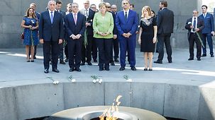 Bundeskanzlerin Angela Merkel beim Besuch der Gedenkstätte Tsitsernakaberd.