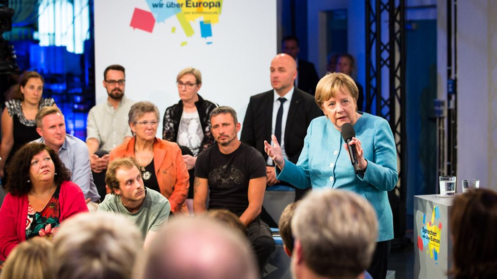Bundeskanzlerin Merkel beim Bürgerdialog in Jena.