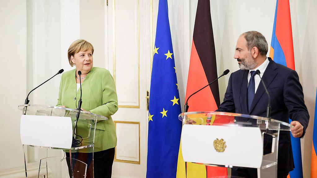 Bundeskanzlerin Angela Merkel und Nikol Pashinyan, Ministerpräsident von Armenien, bei einer gemeinsamen Pressekonferenz.