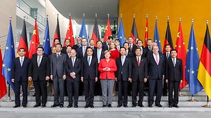 Family photo at the Sino-German government consultations
