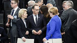 Chancellor Angela Merkel in discussion with Federal Foreign Minister Heiko Maas and Federal Defence Minister Ursula von der Leyen before the summit begins