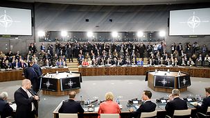 Réunion de travail lors du sommet de l’OTAN