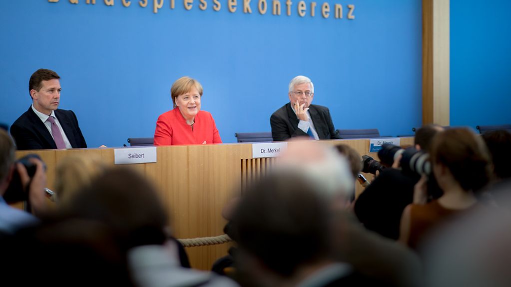 Bundeskanzlerin Angela Merkel spricht auf der Sommer-Pressekonferenz in der BPK.