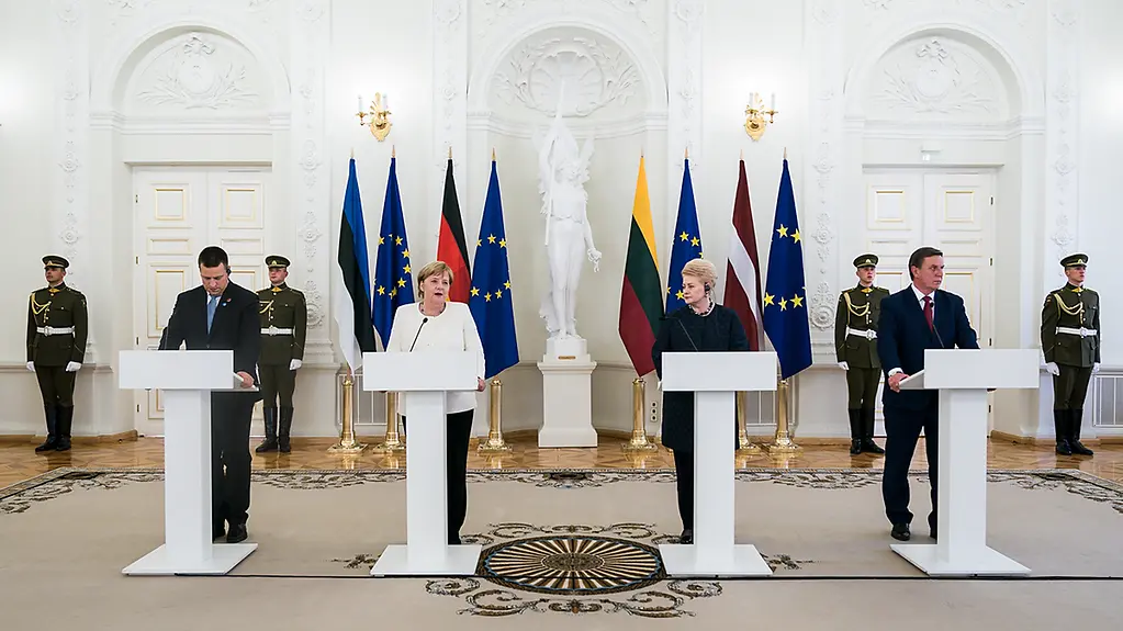 Chancellor Angela Merkel at the press conference with Lithuanian President Dalia Grybauskaite, Latvian Prime Minister Maris Kucinskis and Estonian Prime Minister Jüri Ratas