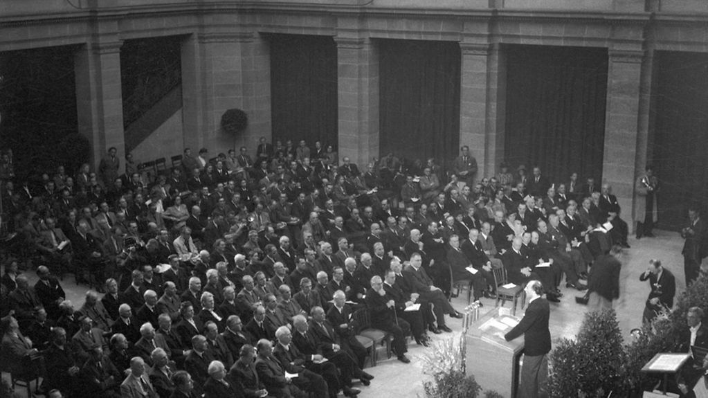 Festakt zum Parlamentarischen Rat 1948 im Lichthof des Museums Alexander Koenig.