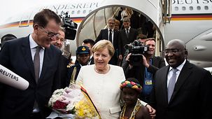 La chancelière fédérale Angela Merkel lors de son arrivée au Ghana