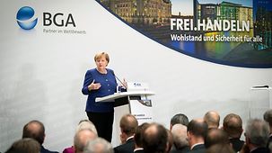 Bundeskanzlerin Angela Merkel spricht beim Unternehmertag des Außenhandelsverbands BGA in Berlin.