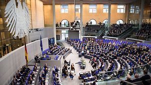 Der Bundestag gedenk des 100-jährigen Jahrestags der Ausrufung der Republik. 