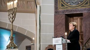 Bundeskanzlerin Angela Merkel spricht auf der zentralen Gedenkveranstaltung des Zentralrats der Juden in Deutschland zum 80. Jahrestag der Reichspogromnacht.