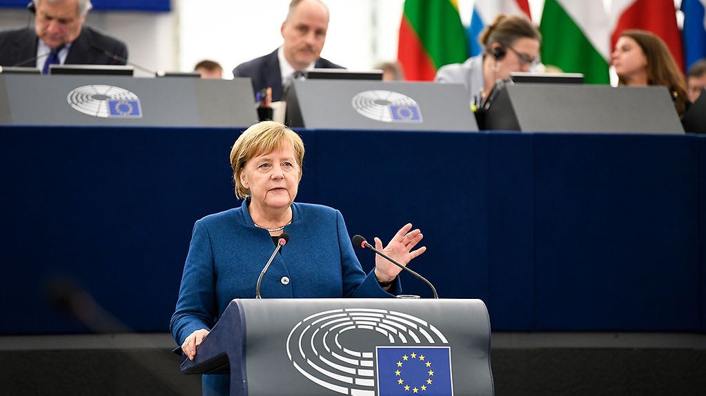 Bundeskanzlerin Angela Merkel spricht im Europäischen Parlament.