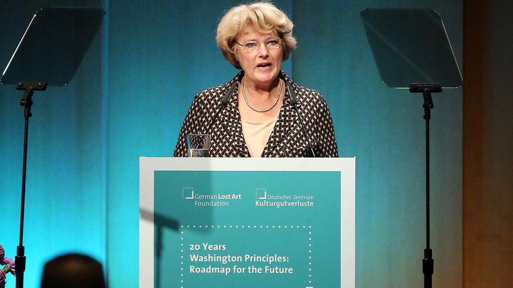 Kulturstaatsministerin Monika Grütter bei ihrere Rede zur Eröffnung der internationalen Konferenz "20 Jahre Washingtoner Preinzipien: Wege in die Zukunft" in Berlin.