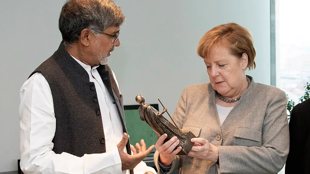Chancellor Angela Merkel meets the 2014 Nobel Peace laureate, Kailash Satyarthi.