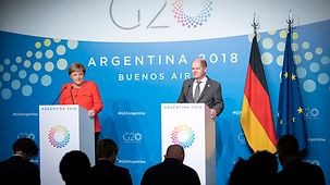 Angela Merkel and Olaf Scholz meet the press.