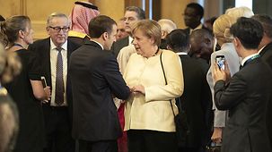 Angela Merkel speaks with Emmanuel Marcon.