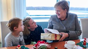 Bundeskanzlerin Angela Merkel beim Adventsempfang für Angehörige von Soldatinnen und Soldaten sowie Polizistinnen und Polizisten im Auslandseinsatz. 