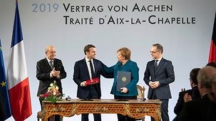 Bundeskanzlerin Angela Merkel und Frankreichs Präsident Emmanuel Macron bei der Unterzeichnung des Vertrags von Aachen.