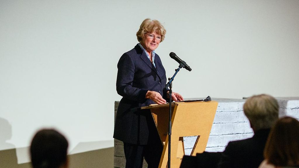 Kulturstaatsministerin Monika Grütters eröffnet die Podiusmdiskussion mit einer Rede.
