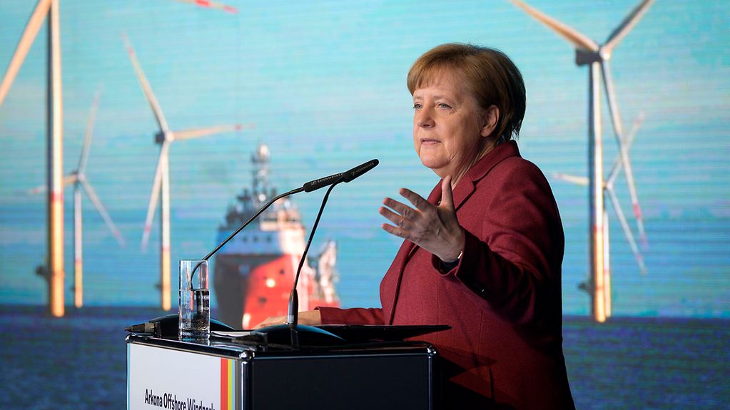Bundeskanzlerin Merkel bei der Eröffnung des Windparks.