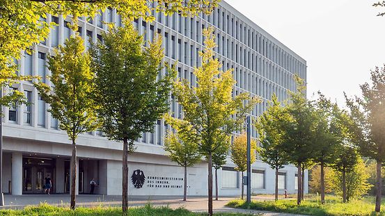 Gebäudeansicht des Bundesministeriums des Innern und für Heimat in Berlin