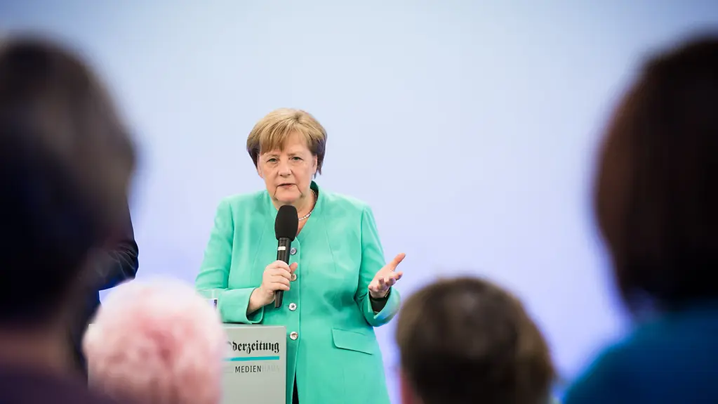 Bundeskanzlerin Merkel stellt in Schwedt den Fragen der Bürgerinnen und Bürger.