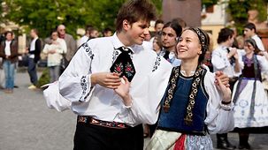 Sächsischer Tanz vor der deutschen Schule