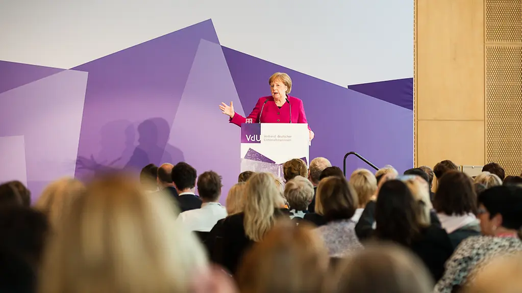 Bundeskanzlerin Angela Merkel spricht bei einem Festakt des Verbandes deutscher Unternehmerinnen.