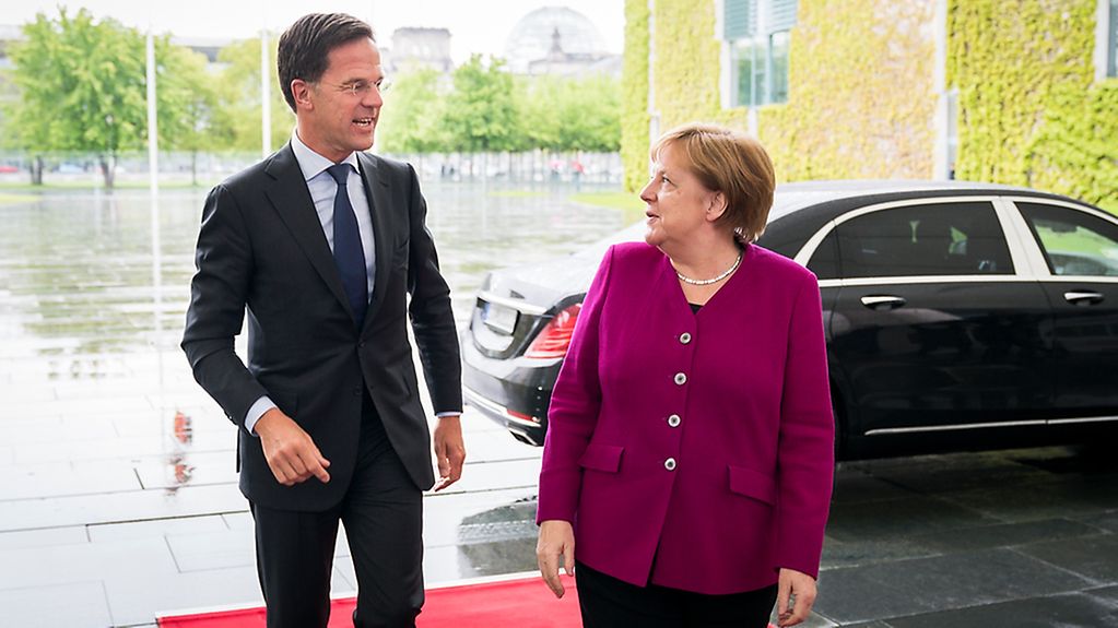 Chancellor Angela Merkel greets Mark Rutte, Prime Minister of the Netherlands, at the Federal Chancellery