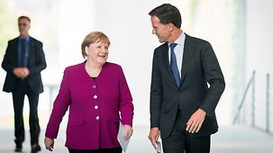 Bundeskanzlerin Angela Merkel im Gespräch mit Mark Rutte, Ministerpräsident der Niederlande. 