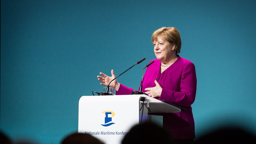 Angela Merkel prononçant son discours lors de la 11e Conférence maritime nationale