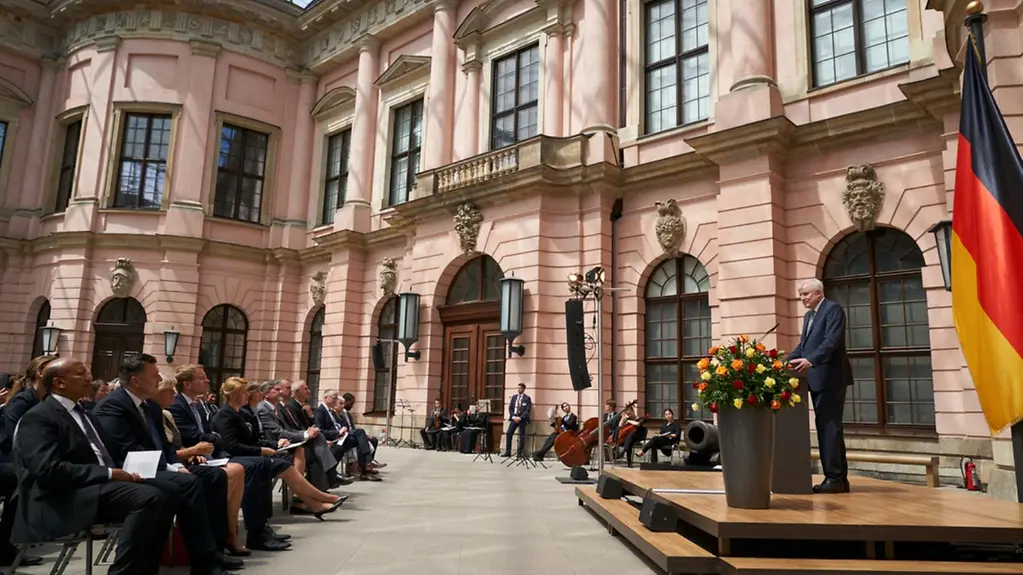 Die Bundesregierung hat in Berlin der Opfer von Flucht und Vertreibung gedacht.