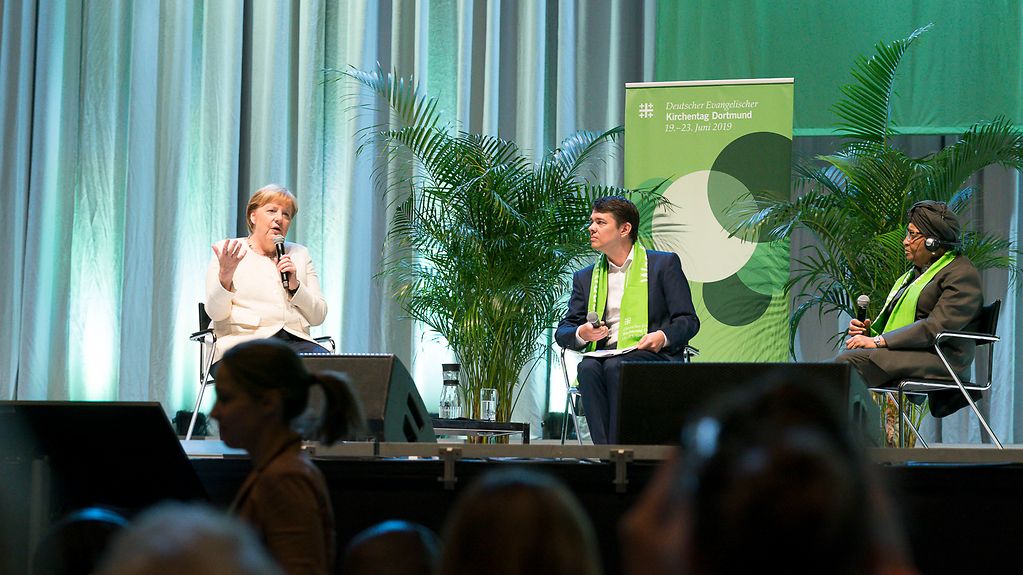 A discussion with the Chancellor and Ellen Johnson-Sirleaf at the Kirchentag