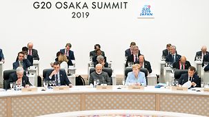Bundeskanzlerin Angela Merkel während der Arbeitssitzung beim G20-Treffen in Osaka.
