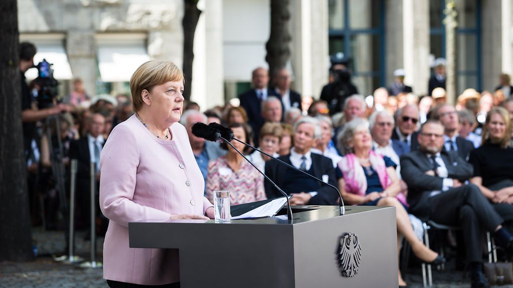 Kanzlerin Merkel hält eine Rede bei der Gedenkfeier zum 20. Juli 1944