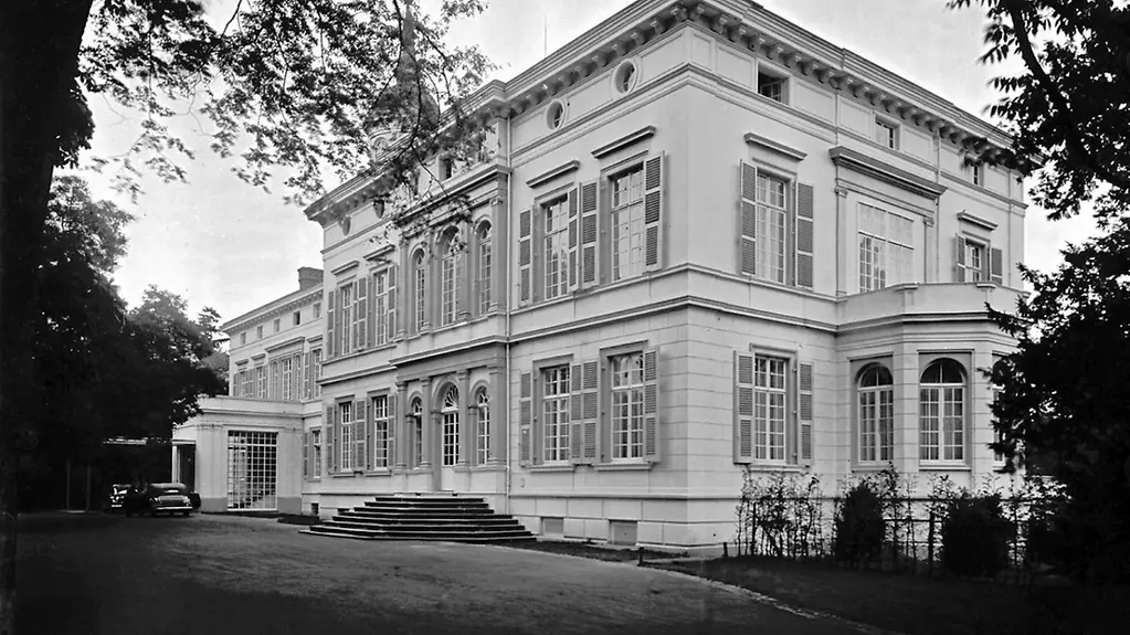 View of the outside of the Palais Schaumburg in Bonn