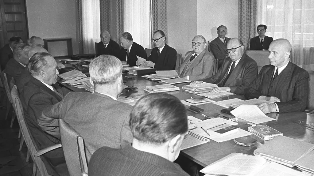 Cabinet meeting under Konrad Adenauer in the Palais Schaumburg
