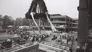 Topping out ceremony for the new Federal Chancellery in October 1974