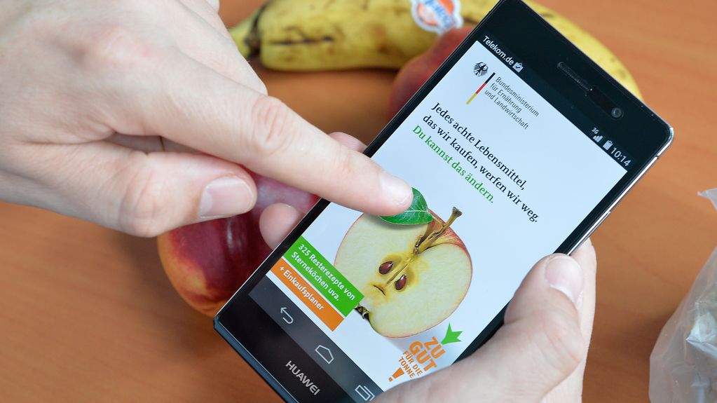 Auf einem Handy ist die App gegen Lebensmittelverschwendung zu sehen.