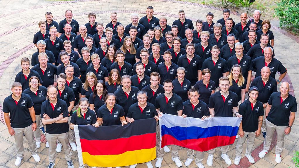 Eine Gruppe von jungen Deutschen, die nach Russland reisen um dort bei der Berufeweltmeisterschaft antreten