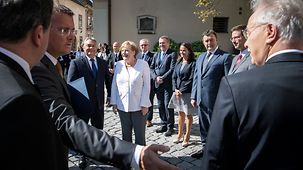 Bundeskanzlerin Angela Merkel wird in Sopron von Viktor Orbán, Ungarns Ministerpräsident, begrüßt.