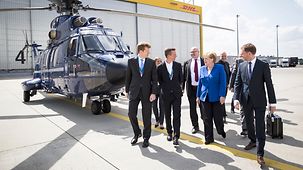 Bundeskanzlerin Angela Merkel bei der Ankunft zur Nationalen Konferenz "Luftfahrtstandort Deutschland".