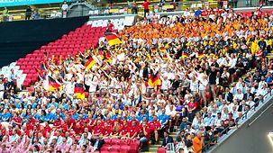 Deutsche Fans auf den Tribühnen der Berufsweltmeisterschaften in Kasan. 