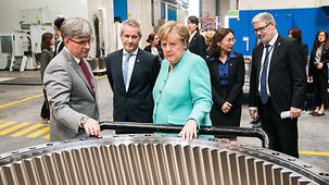La chancelière fédérale Angela Merkel en Chine lors de la visite de l’entreprise ZF Powertrain