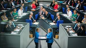 Bundeskanzlerin Angela Merkel bei einer Rede zum Haushaltsgesetz 2020 im Deutschen Bundestag. 
