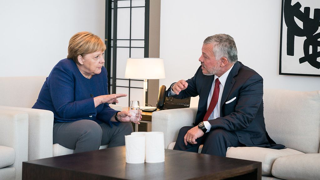 Bundeskanzlerin Angela Merkel im Gespräch mit König Abdullah II. bin al-Hussein von Jordanien.