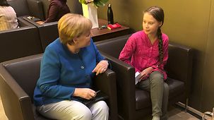Bundeskanzlerin Angela Merkel in New York im Gespräch mit Greta Thunberg.