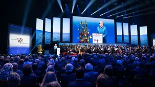 Bundeskanzlerin Angela Merkel bei ihrer Rede beim offiziellen Festakt zum Tag der Deutschen Einheit in Kiel.