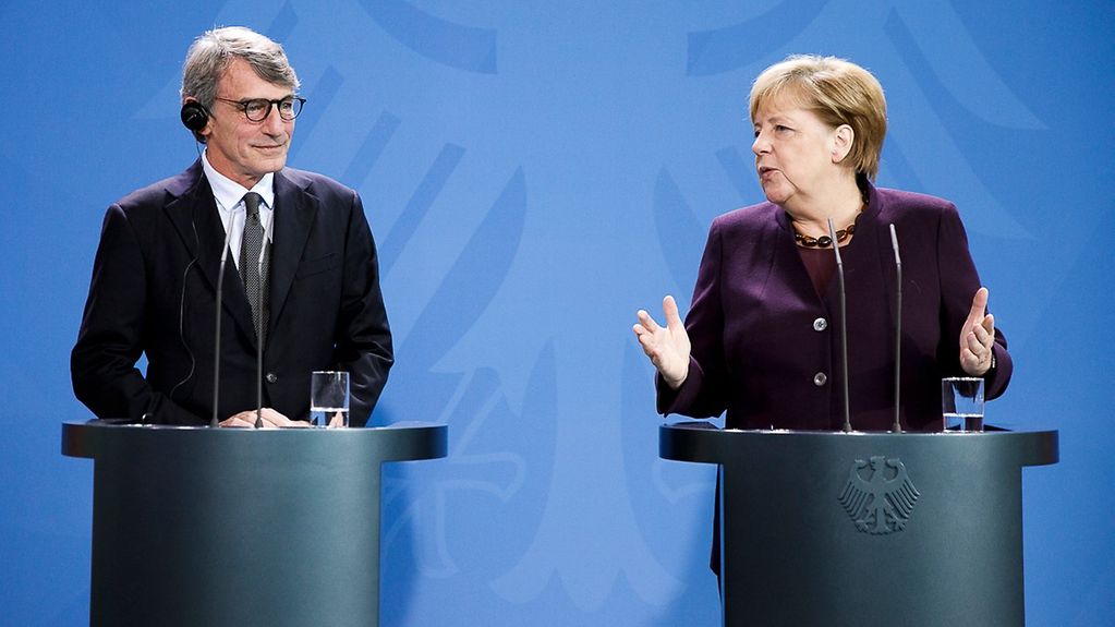 La chancelière fédérale Angela Merkel et le président du Parlement européen David Maria Sassoli
