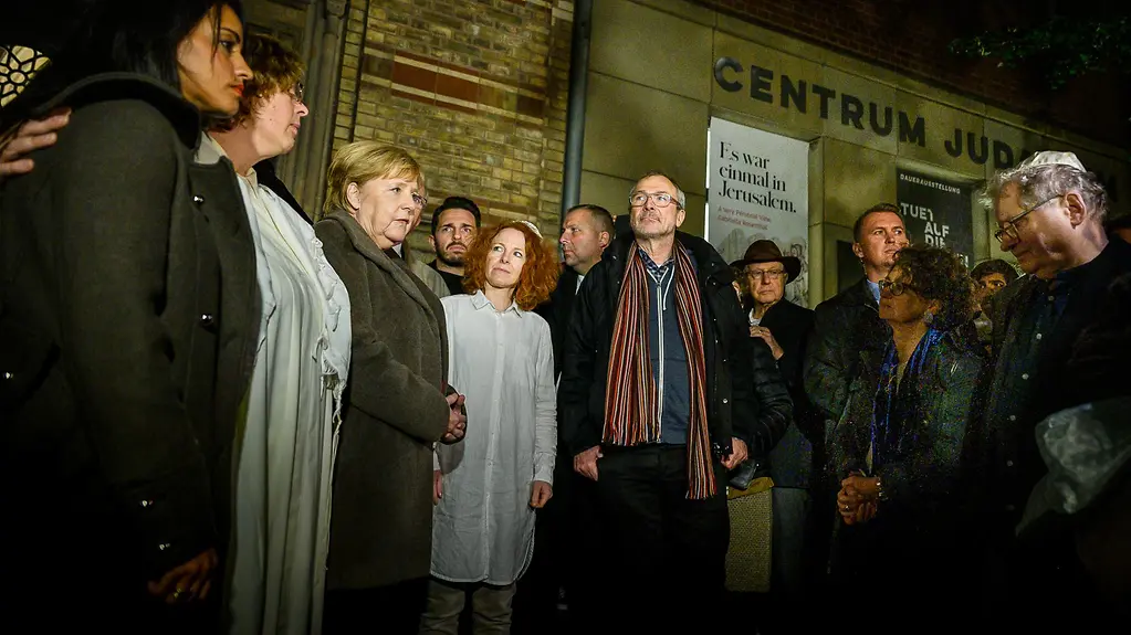 Chancellor Angela Merkel at the Synagogue in Berlin's  Oranienburger Straße