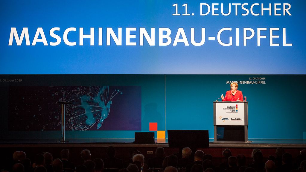 Bundeskanzlerin Angela Merkel spricht beim elften Manschinenbau-Gipfel.