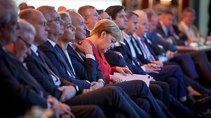 Bundeskanzlerin Angela Merkel vor ihrer Rede beim 11. Deutschen Maschinenbaugipfel des Verbandes Deutscher Maschinen- und Anlagenbau e.V.